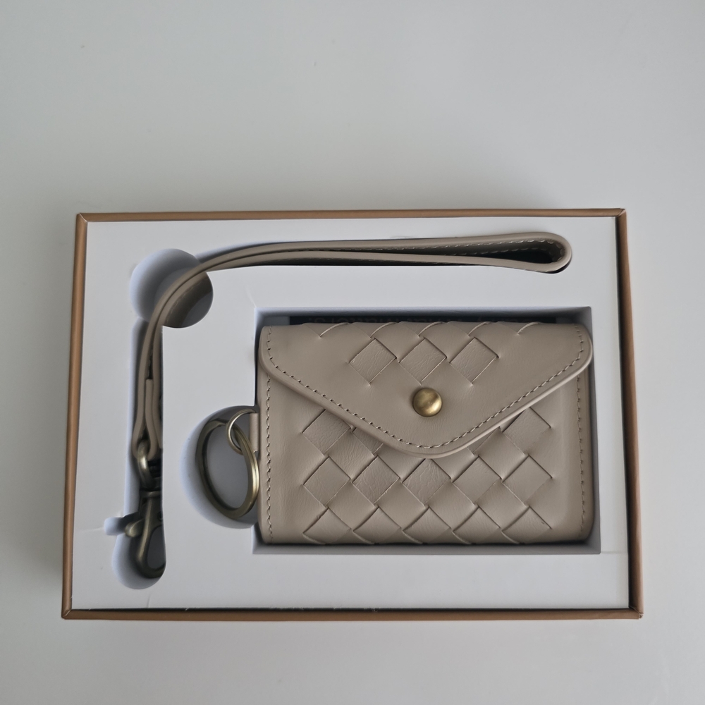 Andar Elegant Beige Woven Wristlet with Strap